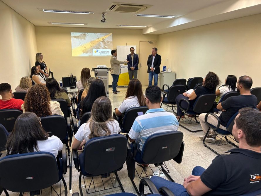 A imagem ilustra a primeira capacitação que ocorreu em Outubro em Teófilo Otoni